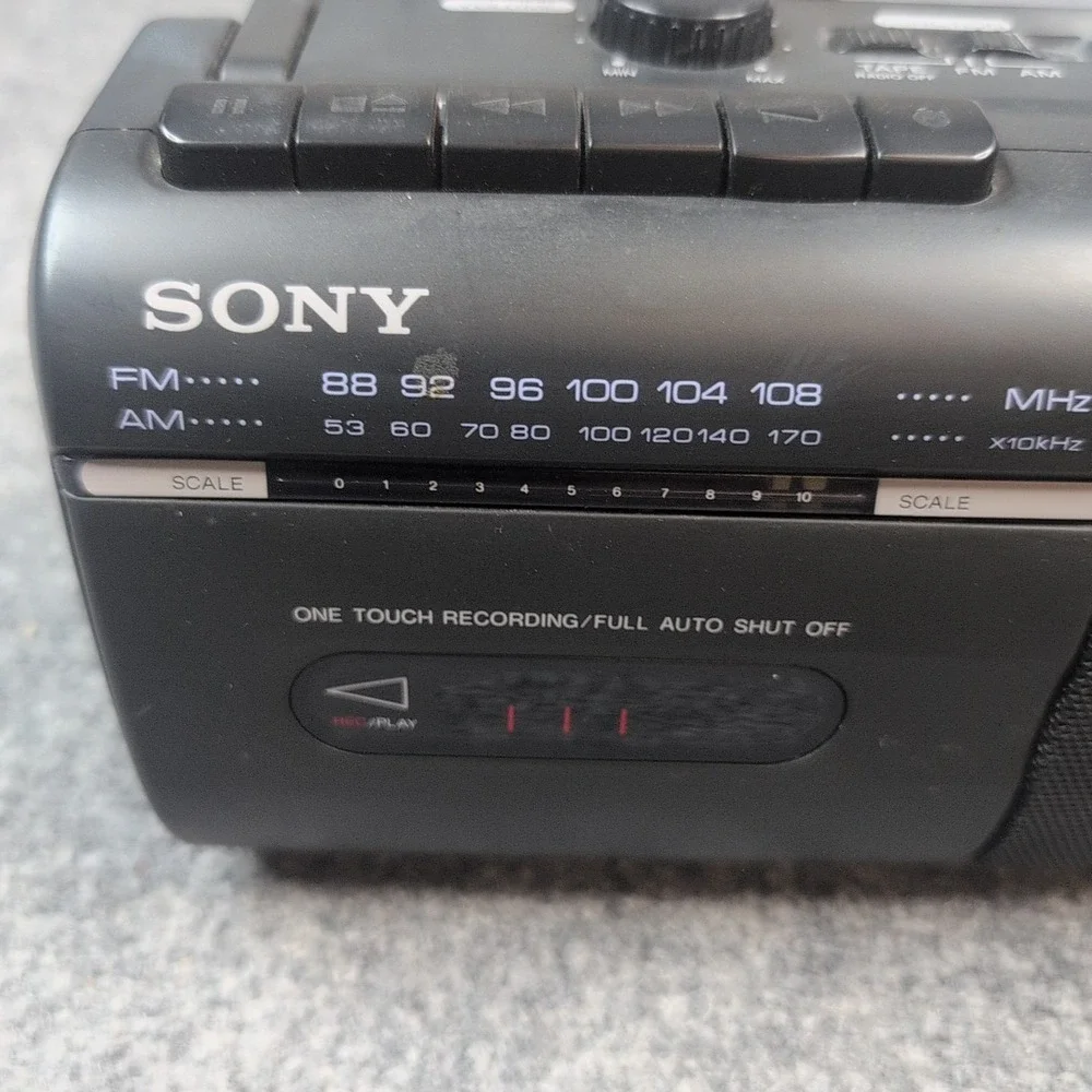 Sony CFM-10 Portable Mini Boombox AM/FM Cassette Tape Player Stereo No Battery C
